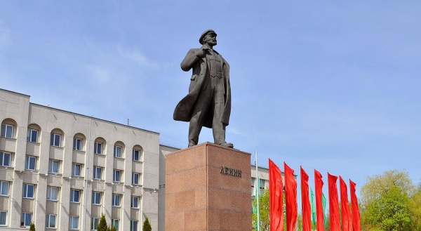 Памятник Ленину